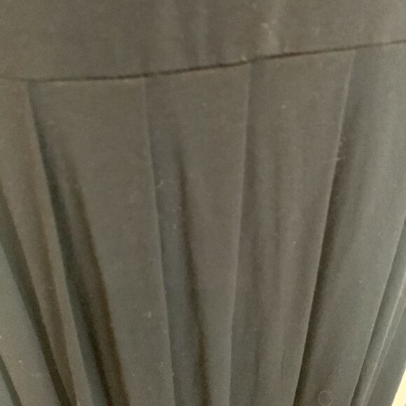 Hot In Hollywood Medium Black Scoop Neck Short Sleeve Pleated Front Zipper Dress - Picture 4 of 9